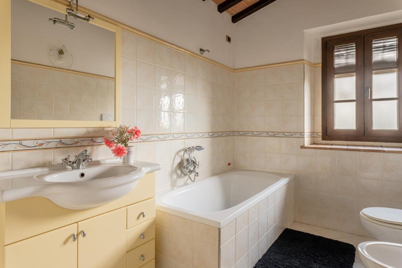 Casa Vecchia Rooms And Parking Gambassi Terme Kültér fotó